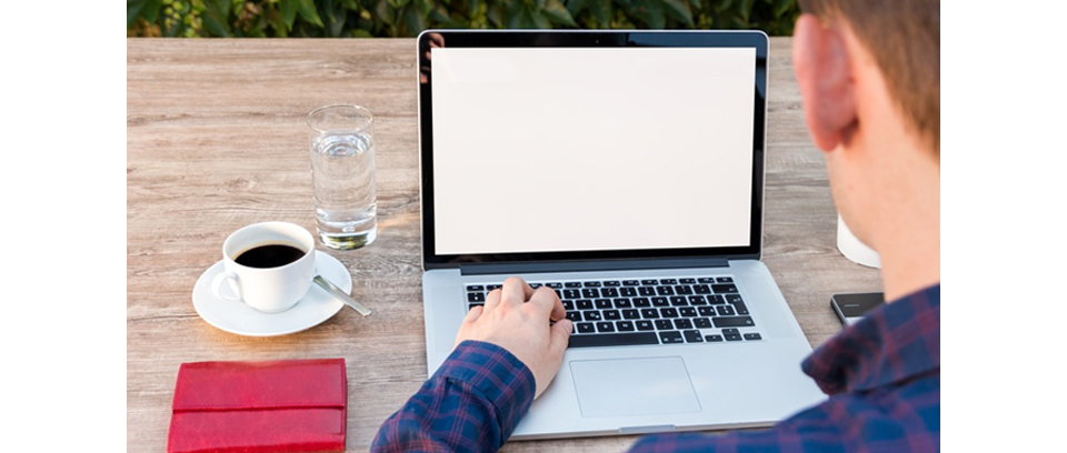 Boosté par le décret du 11 février 2016, le télétravail se développe à petits pas dans la fonction publique. Certains managers ont cependant le pied sur le frein.